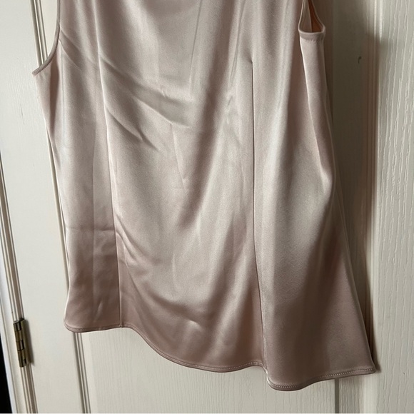 ST. JOHN Liquid Satin Shell, Champagne, The Foundation Collection, Large - Picture 9 of 14